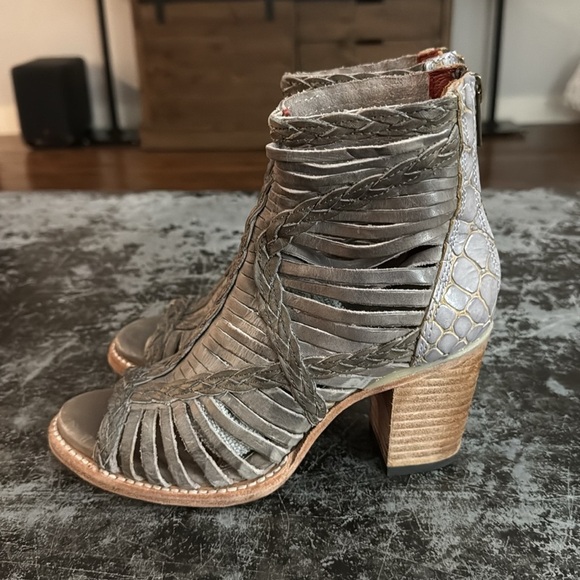 Freebird Taupe Olive Bela Leather Open Toe 3" Boho Heeled Booties Size 7 - Picture 2 of 7